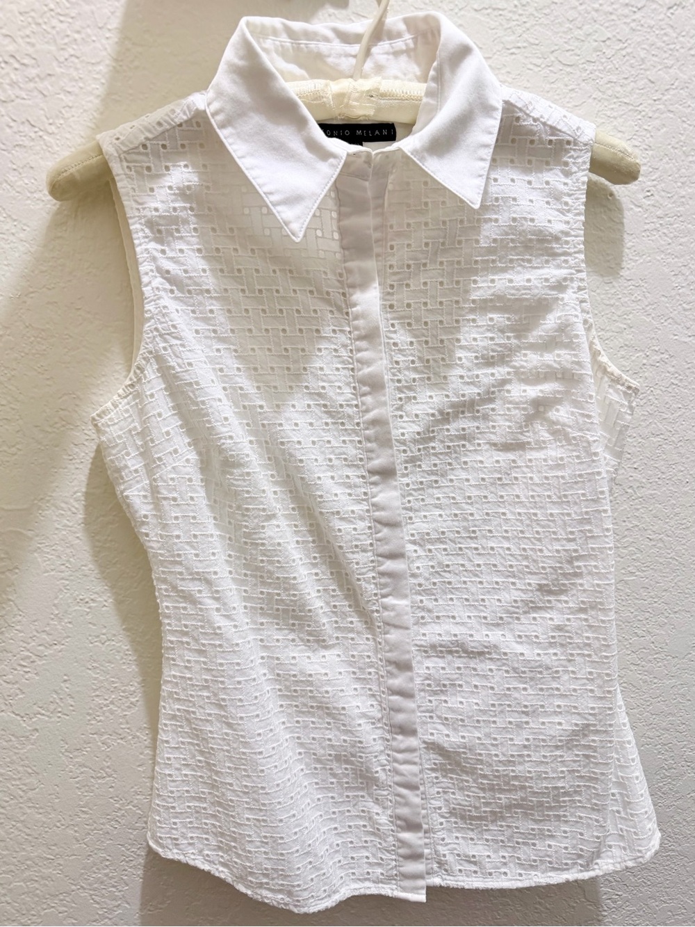 Antonio Melani White Sleeveless Button-Up Blouse